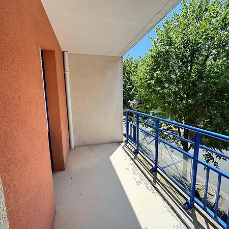 T2 Avec Balcon Et Garage Prive - Fr-1-197-601 Apartment