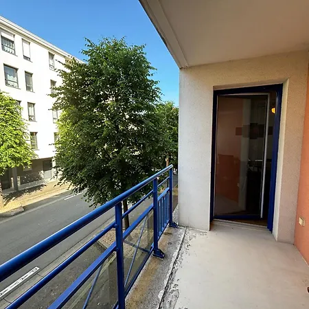 T2 Avec Balcon Et Garage Prive - Fr-1-197-601