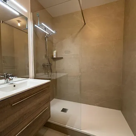 T2 Avec Balcon Et Garage Privé - Fr-1-197-601 *