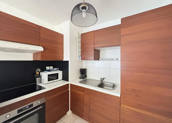 T2 Avec Balcon Et Garage Prive - Fr-1-197-601 *