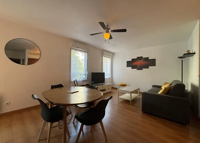 T2 Avec Balcon Et Garage Prive - Fr-1-197-601 *